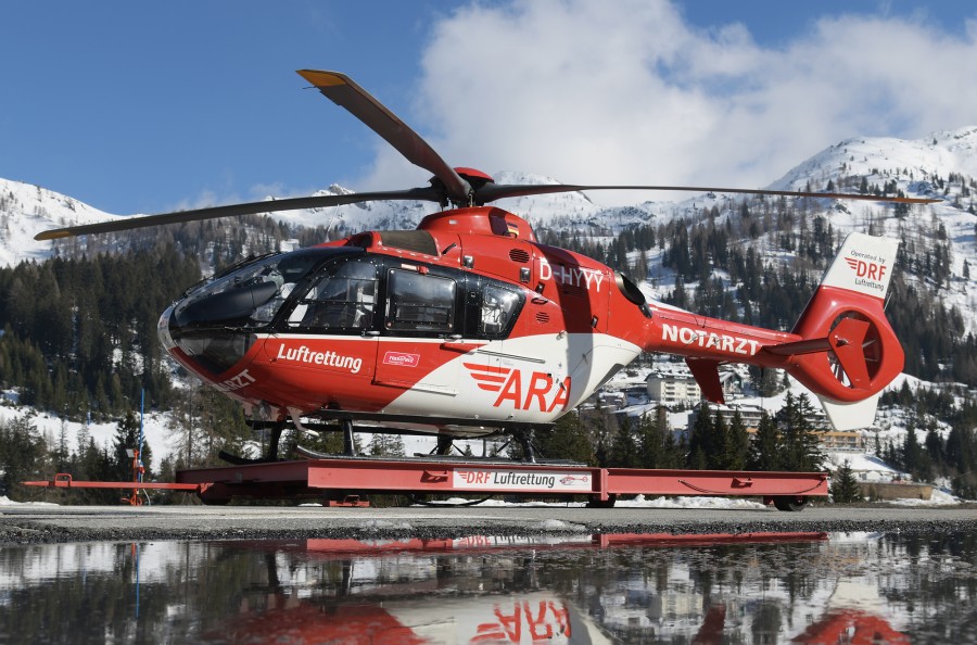 ARA3 ist im Kärntner Skigebiet Nassfeld während der Wintermonate mit einer EC 135 stationiert und wartet in traumhafter Winterkulisse auf den nächsten Einsatz.