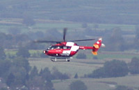 Gelegentlich wird auf die Hubschrauber der REGA zurückgegriffen (hier über Freiburg)