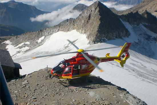 NAH-Einsatz der OE-XRS am hohen Sonnblick (Salzburg-Österreich) auf 3000m Seehöhe. Neues Flotten-Design des Schider Helicopter Service