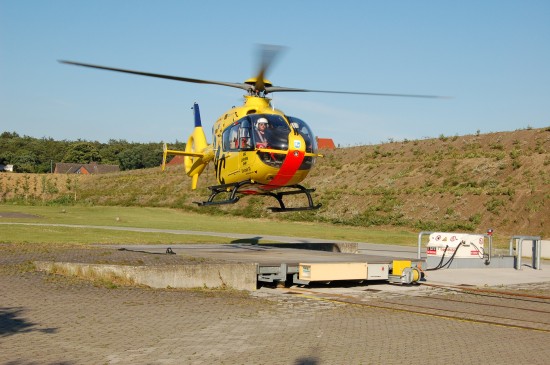 Wurden Ziel eines Laserpointerangriffs: Pilot und HCM des Wolfenbütteler ADAC-Rettungshubschraubers &ldquo;Christoph 30&ldquo;
