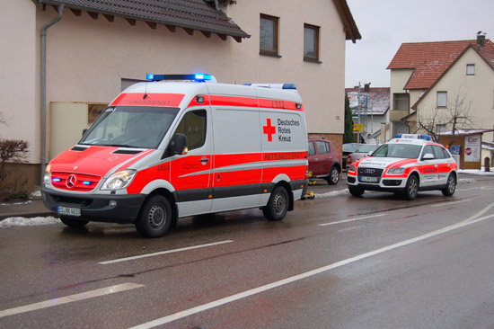 Deutschlandweit können die Einsatzkräfte der Notfallrettung über den Euronotruf 112 alarmiert werden (hier: ein RTW des DRK und ein NEF des MHD bei einem Notfalleinsatz in Brucken)