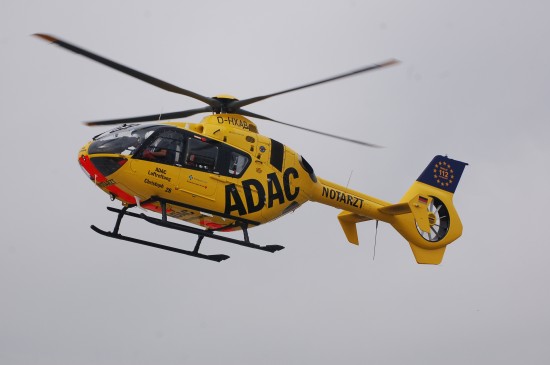 Im ersten Halbjahr 2014 konnten die Rettungshubschrauber der ADAC Luftrettung bei 27.356 Einsätzen (plus sieben Prozent im Vergleich zum Vorjahreszeitraum) insgesamt 24.689 Patienten helfen (hier zu sehen: der RTH &ldquo;Christoph 28&ldquo; aus Fulda)