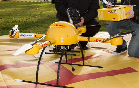 Auch das Unternehmen DHL sprach bereits davon, Drohnen im Luftraum einzusetzen