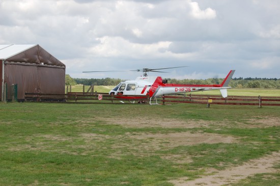 Die Archivaufnahme aus dem September 2010 zeigt die AS 350 B2 mit dem Kenner D-HFJS am AHS-Standort Schwerin-Pinnow