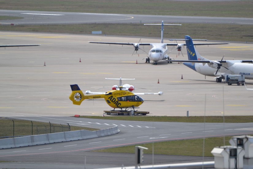 Die Aufnahme aus dem  April 2015 zeigt den ITH &ldquo;Christoph Rheinland&ldquo; der ADAC Luftrettung auf seiner Start- und Landeplattform am Airport Köln/Bonn