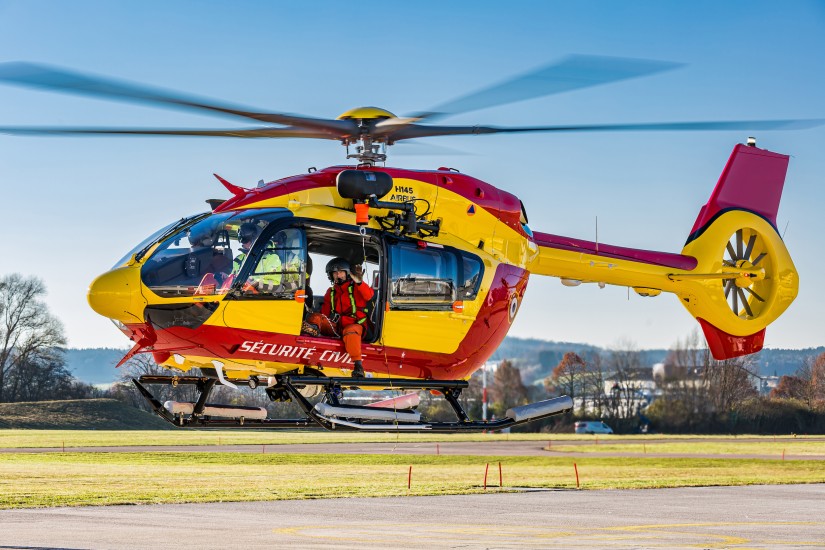 Eine der neuen H145. Offenbar hat Airbus Helicopters auf diesem Pressefoto die Kennung am Fenestron weg retuschiert, eventuell weil noch die temporäre Werkskennung genutzt wurde