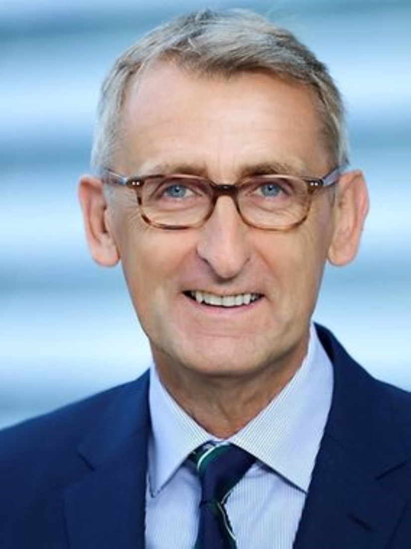Bis Ende April 2022 leitete Armin Schuster das BBK, seit dem 25. April 2022 ist der CDU-Politiker Sächsischer Innenminister