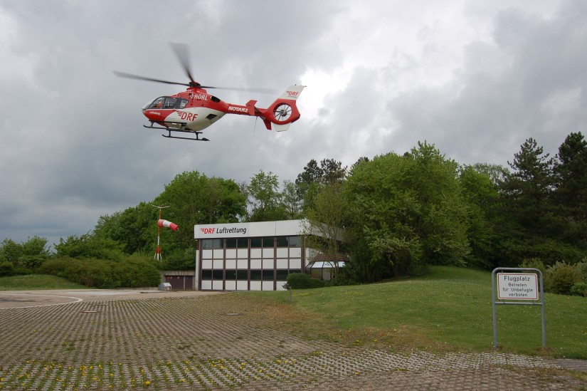 Die Archivaufnahme aus dem Mai 2010 zeigt &ldquo;Christoph 41&ldquo; beim Landeanflug auf seine Homebase am Kreiskrankenhaus Leonberg