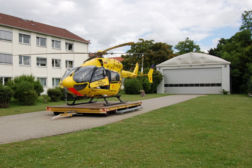 Von Mitte 2004 bis Anfang 2018 war in Mainz eine von nur zwei EC 145 der ADAC Luftrettung stationiert (hier noch am langjährigen Interimsstandort auf dem Mainzer Uniklinikgelände zu sehen)