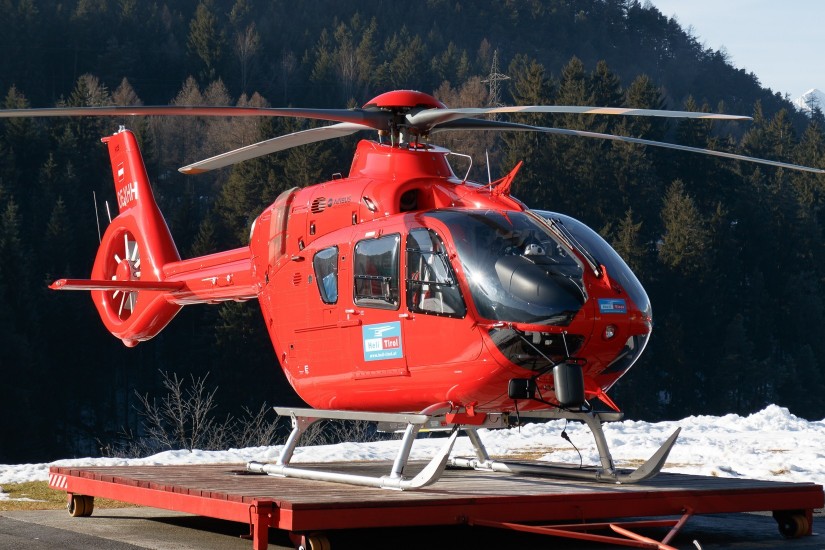Vermutlich auch an den zwei Standorten im Burgenland im Einsatz: Eine H135  der Martin Flugrettung.