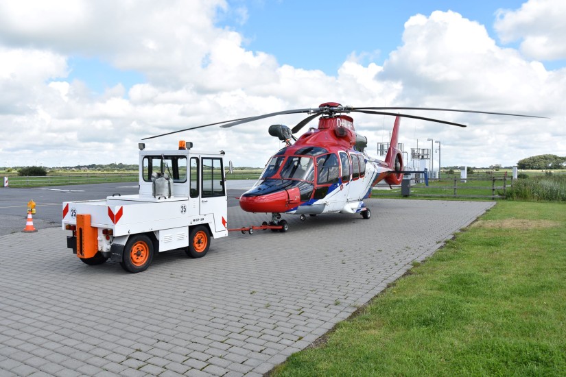 Seit Anfang 2014 steht am Flugplatz St. Peter-Ording ein Offshore-Hubschrauber von Northern HeliCopter &ndash; er kann subsidiär auch für Notfalleinsätze über Land alarmiert werden (die Aufnahme des &ldquo;Northern Rescue 01&ldquo; entstand Ende Juli 2020