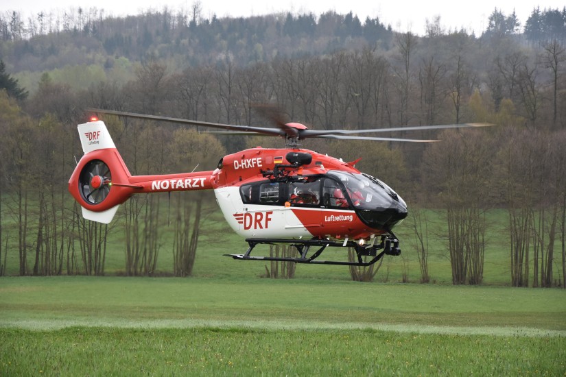Aus dem nordrhein-westfälischen Dortmund entsandte die DRF Luftrettung die D-HXFE, eine hochmoderne H145 mit Fünfblattrotor, zur länder- und organisationsübergreifenden Übung