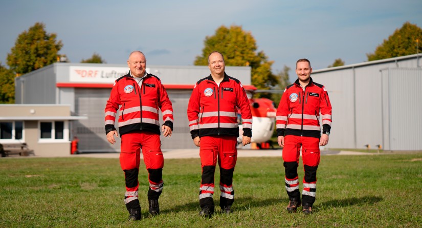 Stationsleiter und Pilot Thomas Roth (links) und sein Stuttgarter Team freuen sich auf zahlreiche Gäste beim Tag der offenen Tür am Sonntag, dem 18. Juni 2023