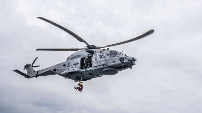 Fliegender Seenotretter: Search And Rescue wird eine der Hauptaufgaben des neuen Hubschraubers im Bestand des Marinefliegergeschwaders 5 sein &ndash; hier eine &ldquo;Sea Lion&ldquo; bei einer Winsch-Übung im Juli 2023