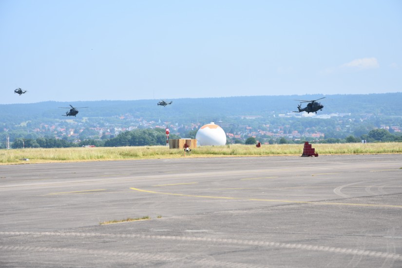 Gleich vier NH90 gab es &ndash; zudem noch im Tiefstflug &ndash; bei der 70-minütigen Darstellung &ldquo;Gefechtsbild Luftbewegung&ldquo; zu sehen