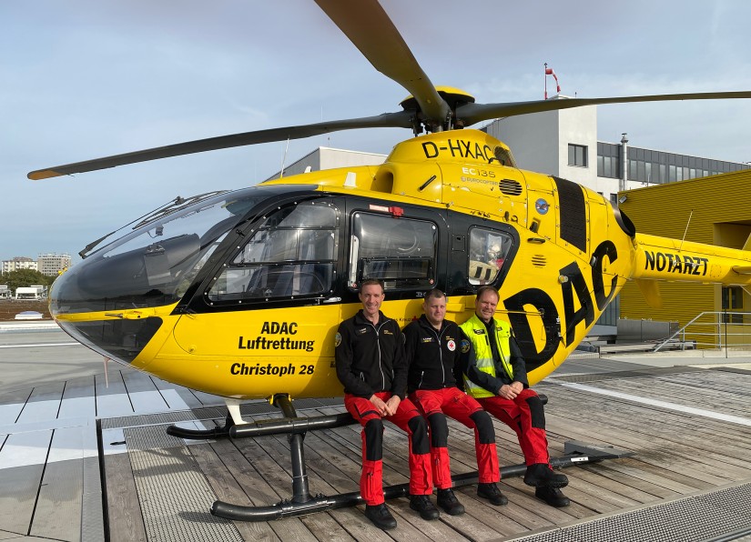 Die leitende Crew von „Christoph 28“ besteht aus (von links) Stationsleiter und Pilot Frank Martini, Notarzt Dr. Frank Schröder und TC HEMS Andreas Schrimpf