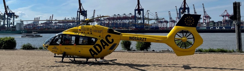 &ldquo;Christoph Hansa&ldquo;, der Hamburger ADAC-Rettungshubschrauber fliegt seit 24.09. mit Rettungswinde. Auf diesem Pressefoto sieht man eine H145 der ADAC Luftrettung am Elbstrand