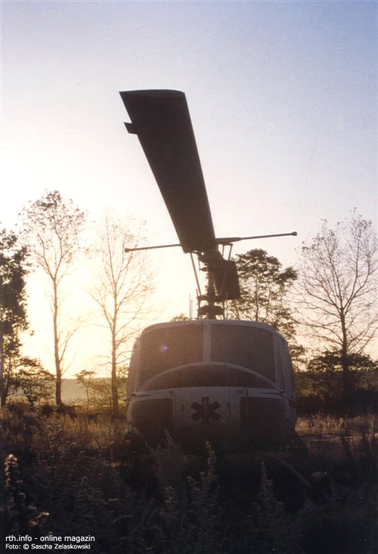 Schweriner Bell 205 "D-HOEB" in der aufgehenden Sonne