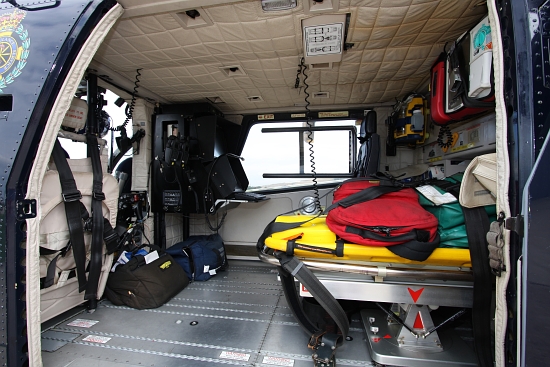 Die Kabine der Explorer mit medizinischer Ausstattung und Arbeitsplatz des Kamera-Operators