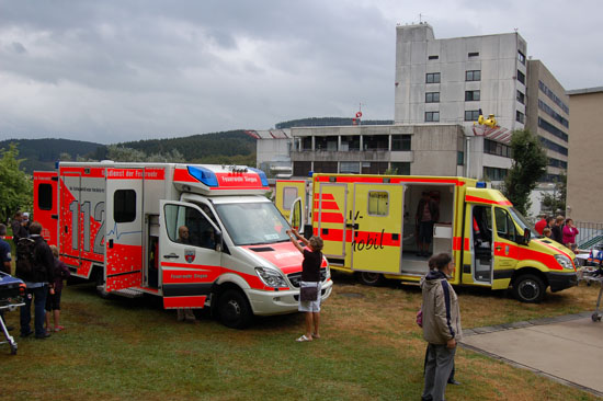 Ein Intensivmobil (ITW) der Malteser und ein RTW der Feuerwehr Siegen waren neben einem NEF der Feuerwehr Siegen weitere Hingucker