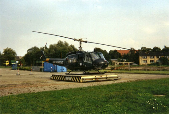 Die Maschine vom Typ Bell UH 1 D hatte damals noch die Aufschrift „Katastrophenschutz“ auf dem Heckausleger
