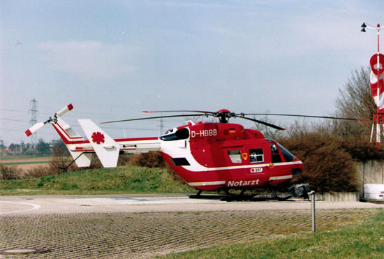 Diese BK 117 war vorher als LN-OSV bei der Norsk Luftambulanse tätig und trägt hier als "Christoph 41" noch ihr vorheriges Farbschema. Beim tragischen Unfall von "Christoph 51" im Jahr 2005 wurde sie total zerstört