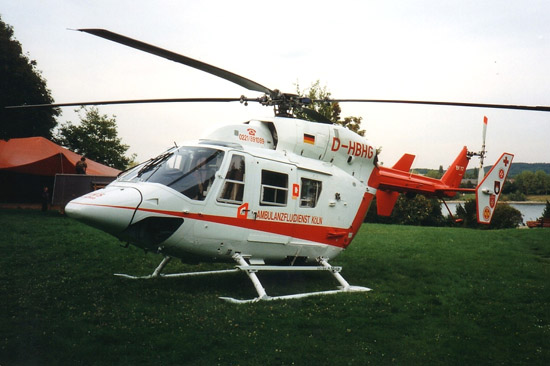 Auch beim Ambulanzflugdienst Köln kamen in den frühen 1990er Jahren verschiedene BK 117 vom Münchener Hubschrauberunternehmen MHS zum Einsatz