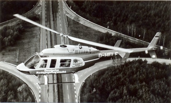 Die ersten Hubschrauber der Deutschen Rettungsflugwacht bewarben auch die Rettungsdienst-Stiftung Björn Steiger e. V., wie das Foto des Bell Long Ranger aus den 1980er Jahren eindrucksvoll zeigt