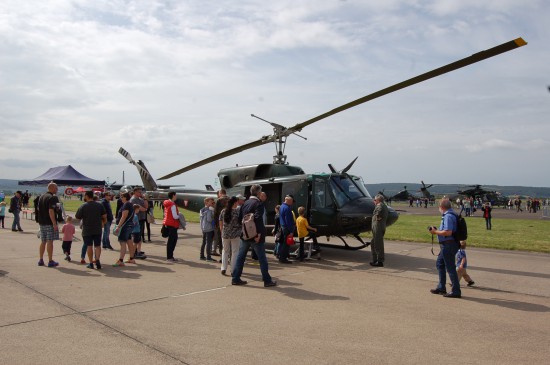 Das österreichische Bundesheer präsentierte sich unter anderem mit einer AB 212, deren US-amerikanisches Original Bell 212 in Güstrow und Eutin als Zivilschutz-Hubschrauber bis Mitte der Nullerjahre eingesetzt wurde