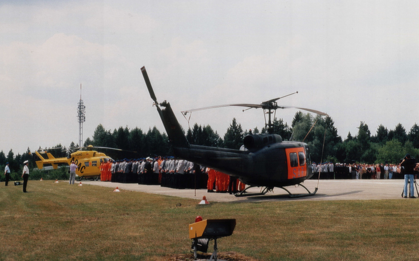 Am 1. April 2003 übernahm die damalige ADAC-Luftrettung GmbH den Flugbetrieb in Ulm mit einer BK 117 (hier eine Aufnahme vom Truppenappell)