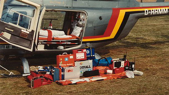 Medizinische Ausr&uuml;stung einer Bell 206 von Teuto Air