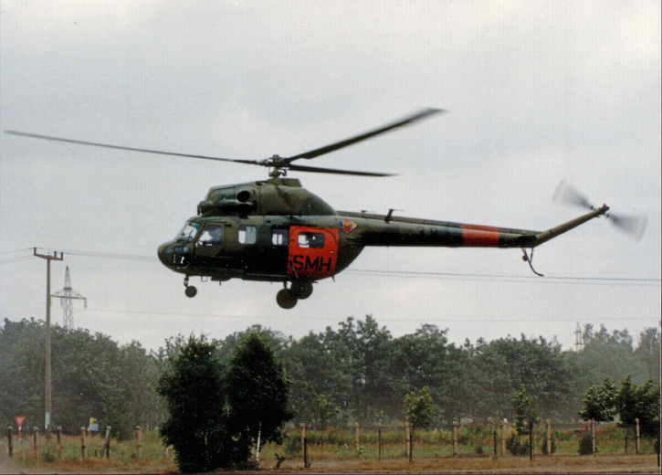 Zum RTH umger&uuml;steter NVA-Hubschrauber des Musters Mil Mi-2 mit SMH-Kennzeichnung